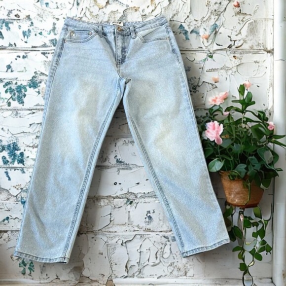 Seven7 Women's  Premium Brand Light Blue Straight leg Jeans - Picture 1 of 11